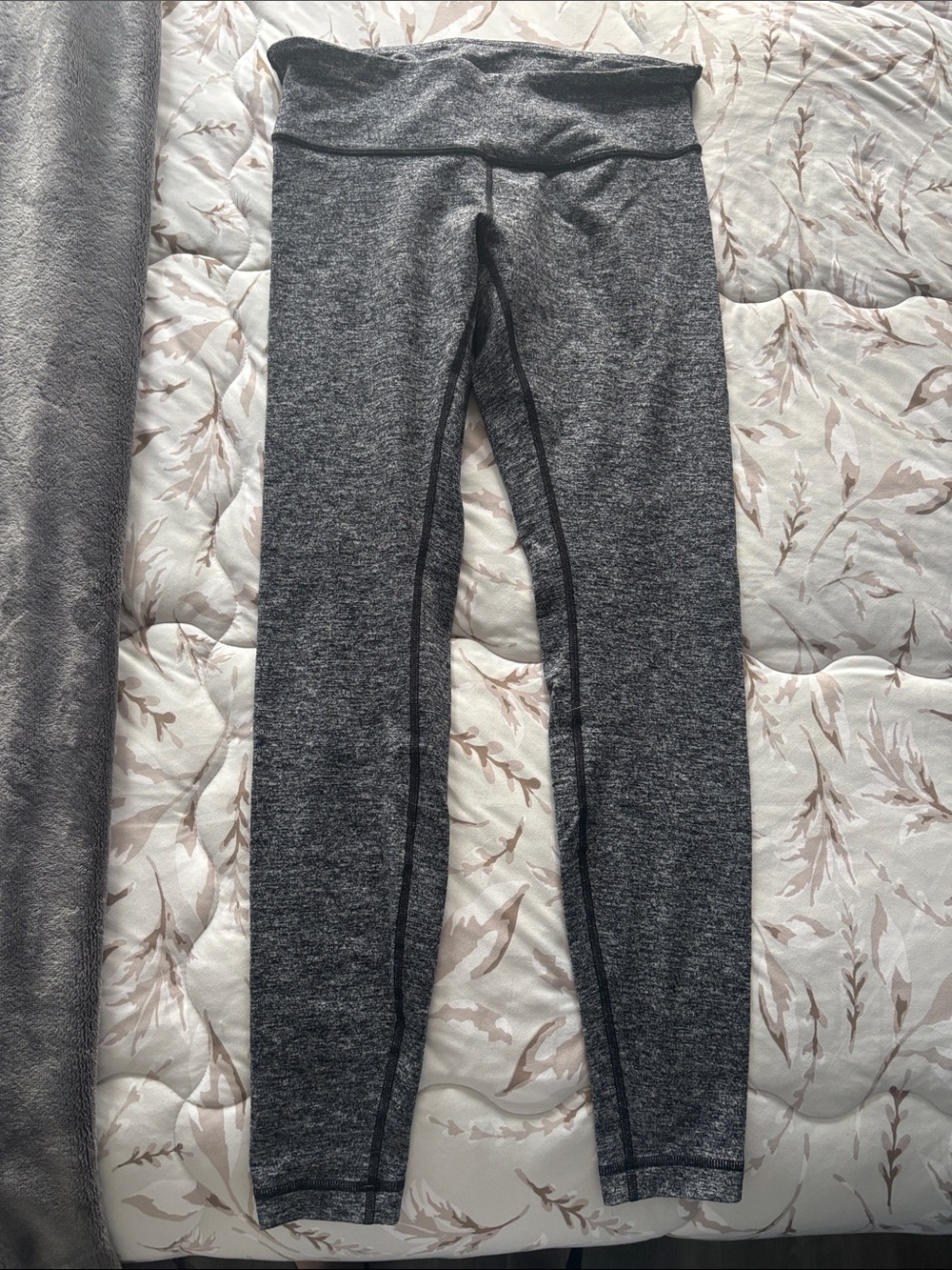 Womens lululemon Size 8 ' Gray Performance Leggings - Athletic Stretch Bottoms